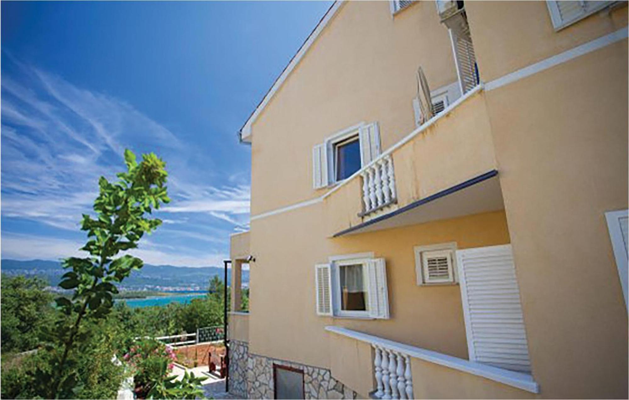 1 Bedroom Beautiful Apartment In Malinska Exterior photo
