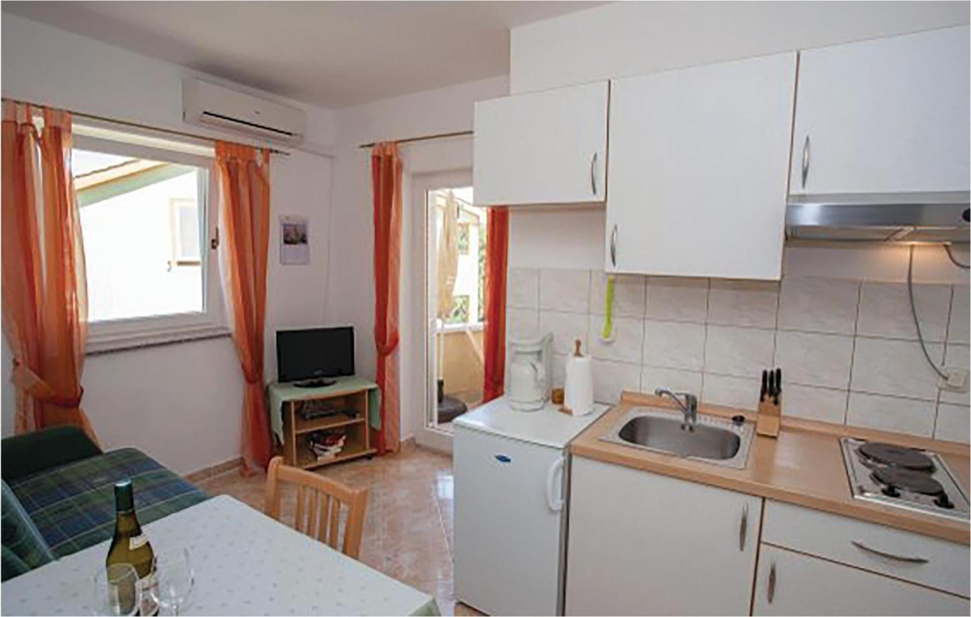 1 Bedroom Beautiful Apartment In Malinska Exterior photo
